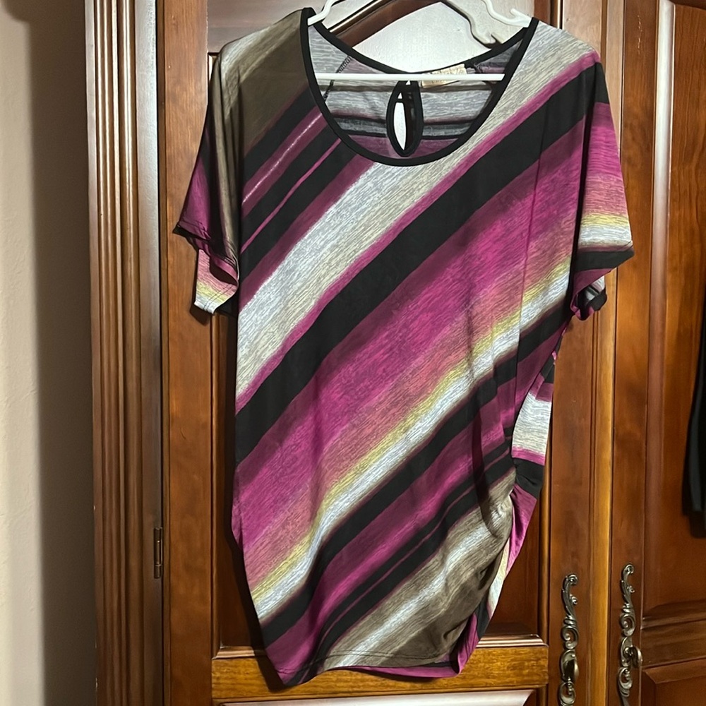 🌺🌺 LAVISH colorful top Size M